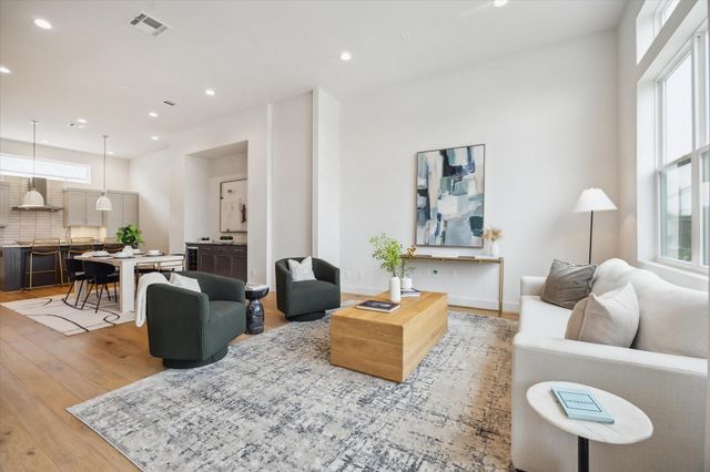 2113 Emancipation Avenue, Houston, TX 77003