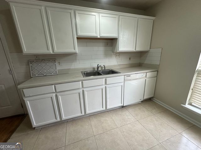 465 Eagles Crossing Circle, Riverdale, GA 30274
