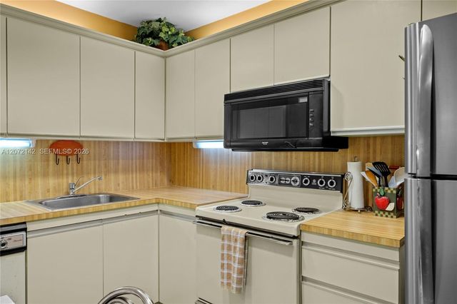 2500 Parkview Drive 1004, Hallandale Beach, FL 33009