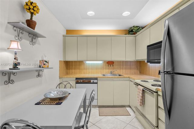 2500 Parkview Drive 1004, Hallandale Beach, FL 33009