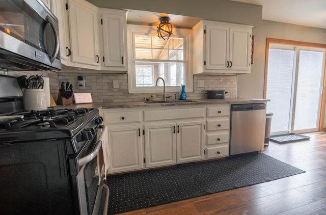 1424 Hickory WAY, Racine, WI 53405