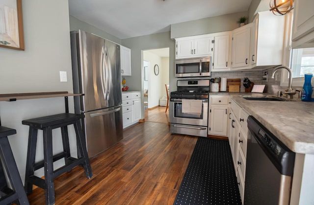 1424 Hickory WAY, Racine, WI 53405