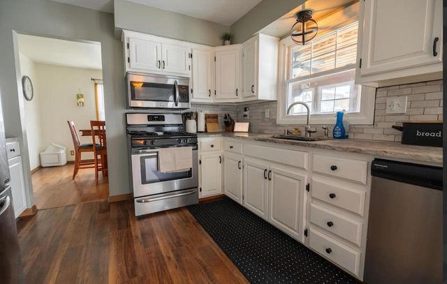 1424 Hickory WAY, Racine, WI 53405