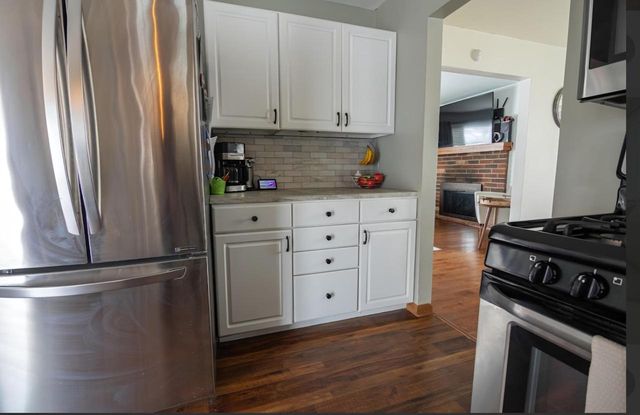 1424 Hickory WAY, Racine, WI 53405