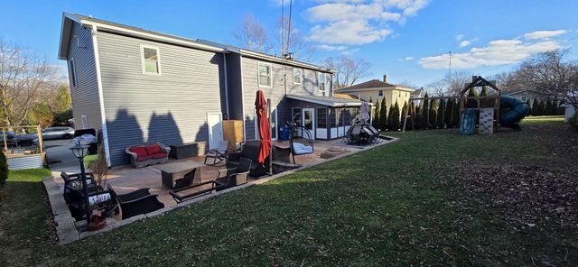 1424 Hickory WAY, Racine, WI 53405