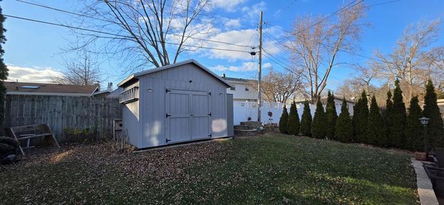 1424 Hickory WAY, Racine, WI 53405