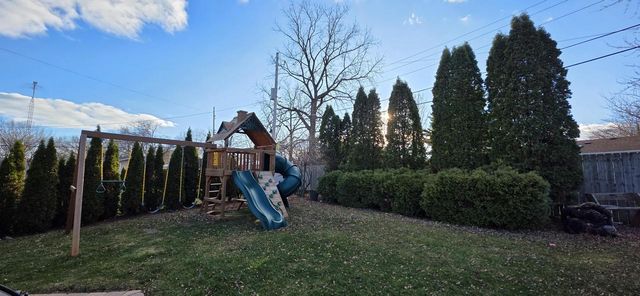 1424 Hickory WAY, Racine, WI 53405