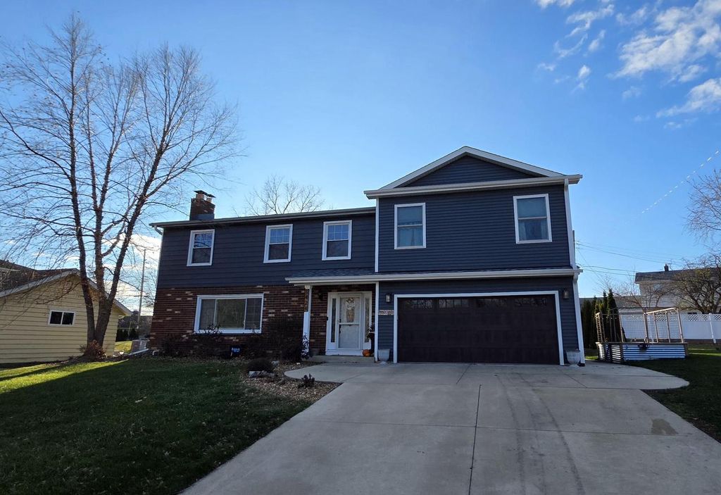 1424 Hickory WAY, Racine, WI 53405