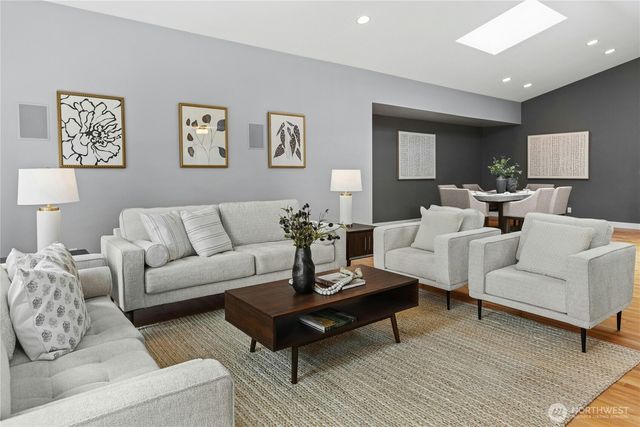 762 Sunrise Place SW, Issaquah, WA 98027