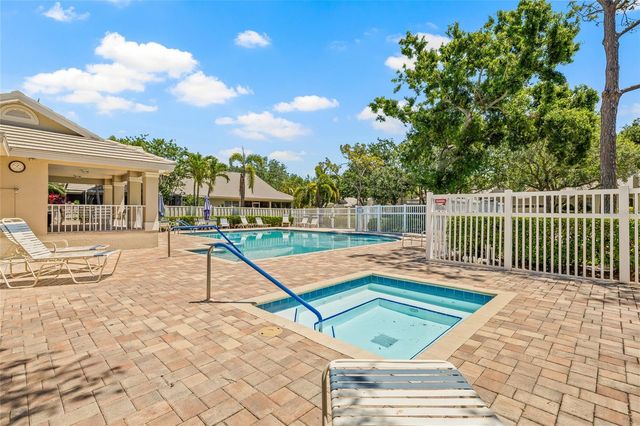 476 SANTA CRUZ PLACE NE C, St Petersburg, FL 33703