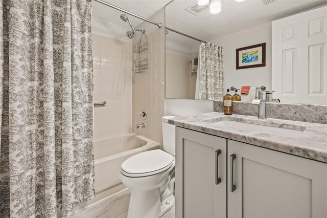 476 SANTA CRUZ PLACE NE C, St Petersburg, FL 33703