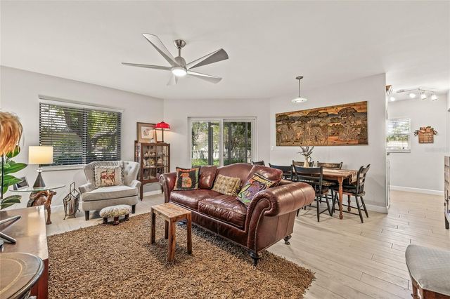 476 SANTA CRUZ PLACE NE C, St Petersburg, FL 33703