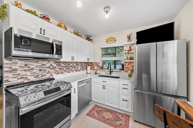 476 SANTA CRUZ PLACE NE C, St Petersburg, FL 33703