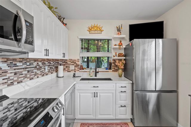 476 SANTA CRUZ PLACE NE C, St Petersburg, FL 33703