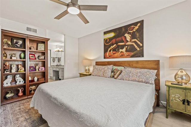 476 SANTA CRUZ PLACE NE C, St Petersburg, FL 33703
