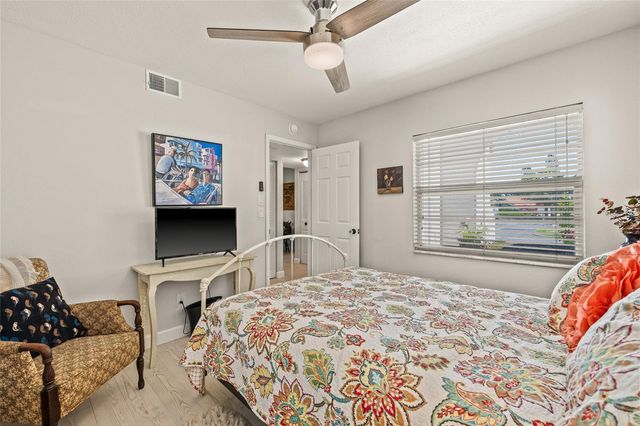 476 SANTA CRUZ PLACE NE C, St Petersburg, FL 33703