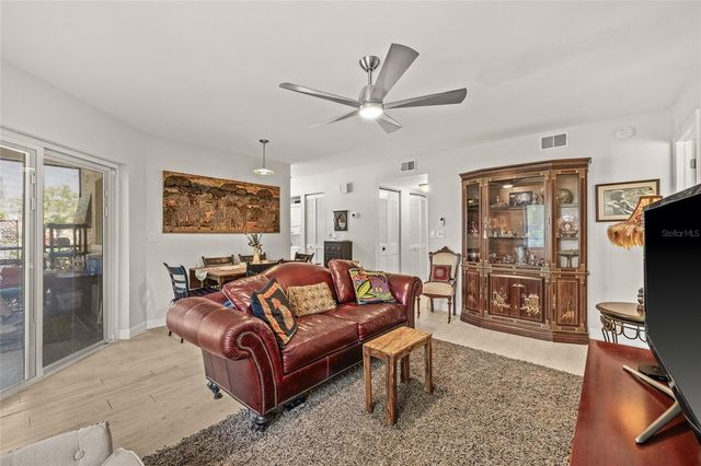 476 SANTA CRUZ PLACE NE C, St Petersburg, FL 33703