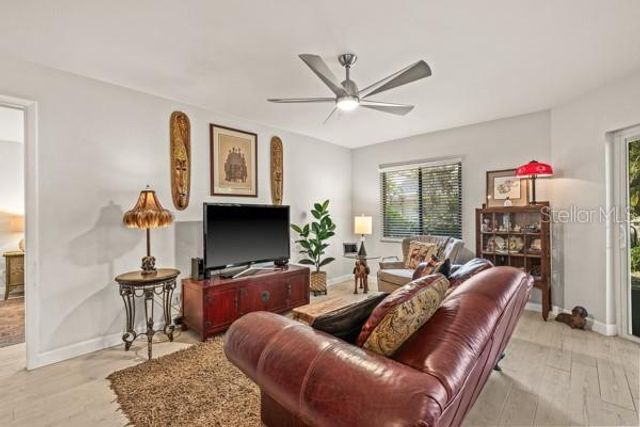476 SANTA CRUZ PLACE NE C, St Petersburg, FL 33703