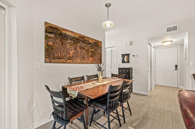 476 SANTA CRUZ PLACE NE C, St Petersburg, FL 33703