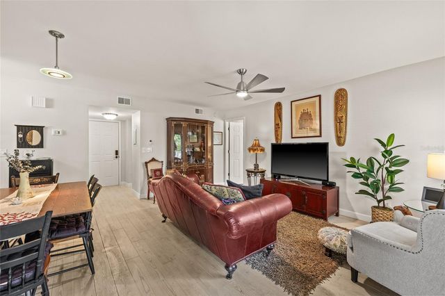 476 SANTA CRUZ PLACE NE C, St Petersburg, FL 33703