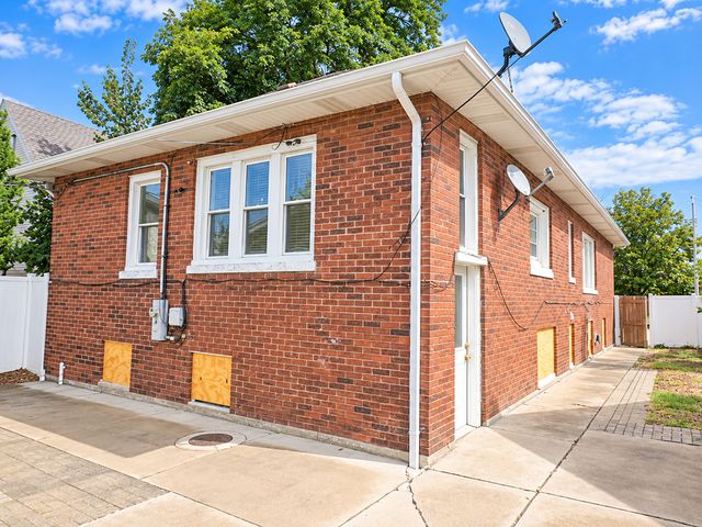 1110 N 16th Avenue, Melrose Park, IL 60160