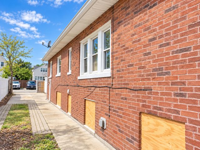 1110 N 16th Avenue, Melrose Park, IL 60160