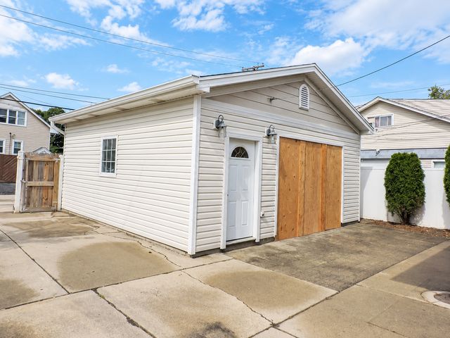 1110 N 16th Avenue, Melrose Park, IL 60160