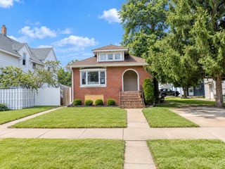 1110 N 16th Avenue, Melrose Park, IL 60160