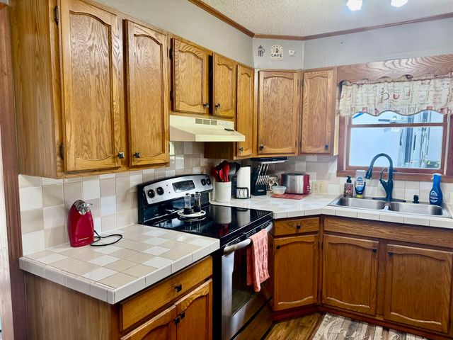 742 E Van Buren Road, Alma, MI 48801