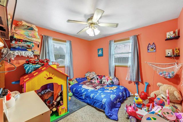 909 LAWTON TERRACE, Manitowoc, WI 54220