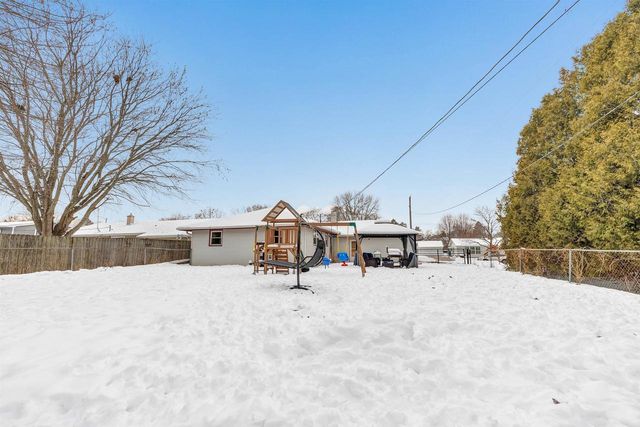 909 LAWTON TERRACE, Manitowoc, WI 54220