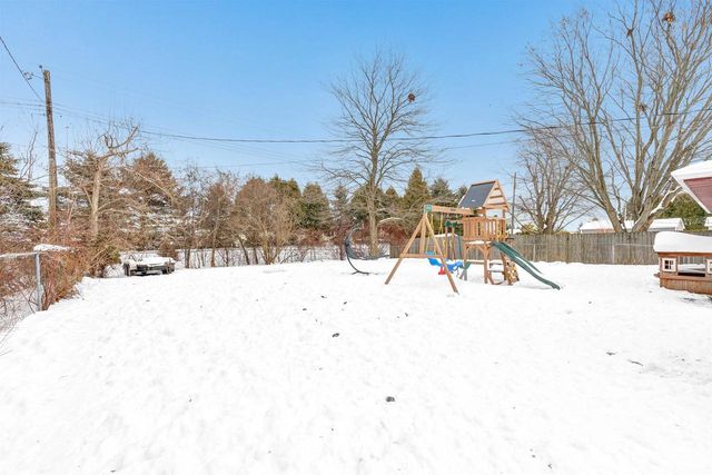 909 LAWTON TERRACE, Manitowoc, WI 54220