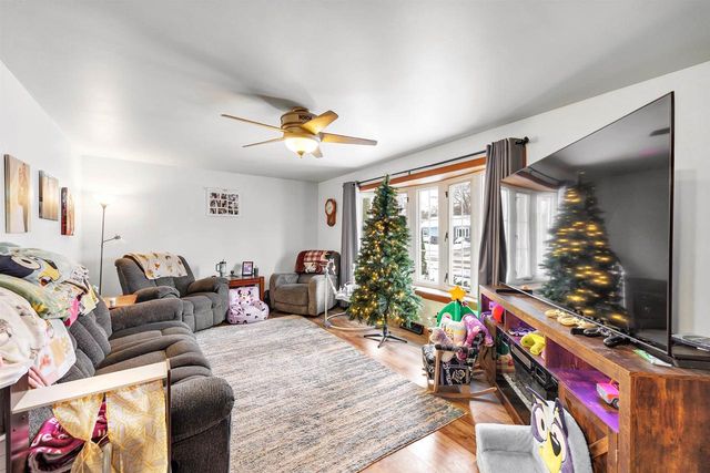 909 LAWTON TERRACE, Manitowoc, WI 54220