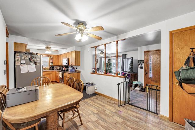 909 LAWTON TERRACE, Manitowoc, WI 54220