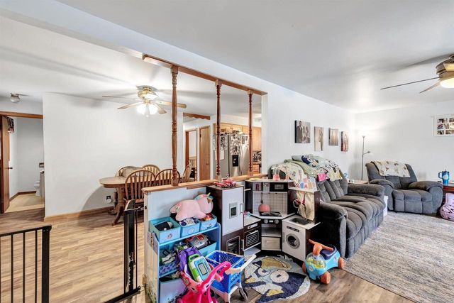 909 LAWTON TERRACE, Manitowoc, WI 54220