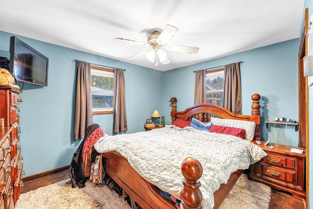 909 LAWTON TERRACE, Manitowoc, WI 54220