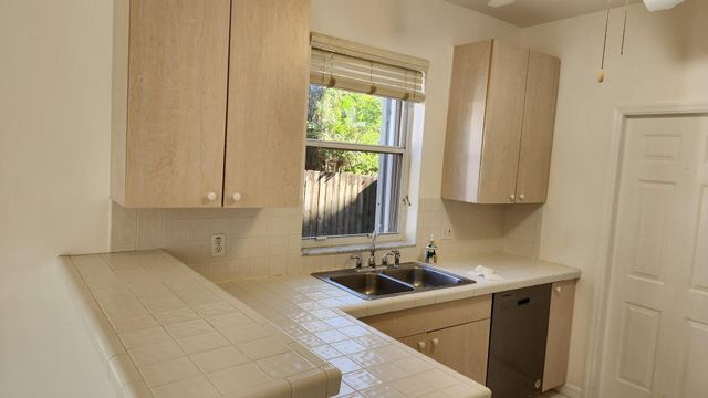 271 Live Oak Lane, Jupiter, FL 33458