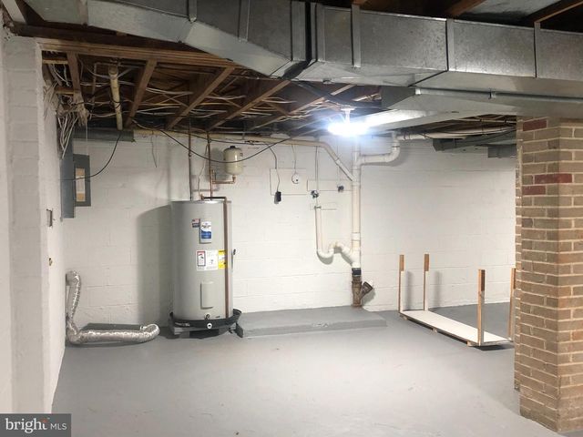 114 S CHARLES, Front Royal, VA 22630