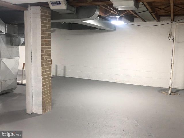 114 S CHARLES, Front Royal, VA 22630