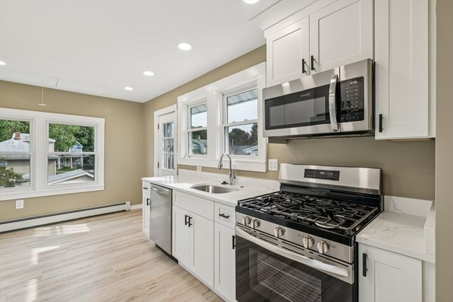 14 Ruthven St, Quincy, MA 02171