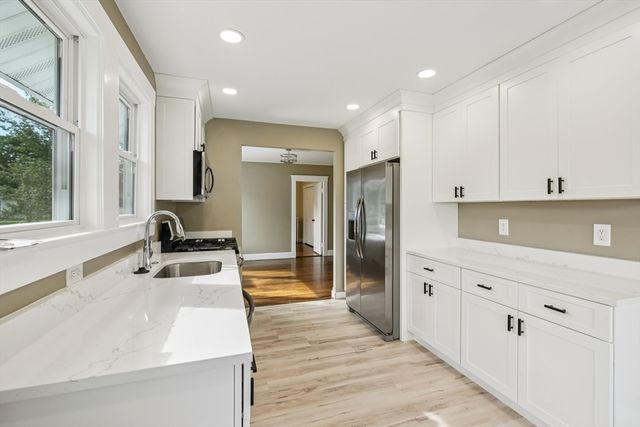 14 Ruthven St, Quincy, MA 02171