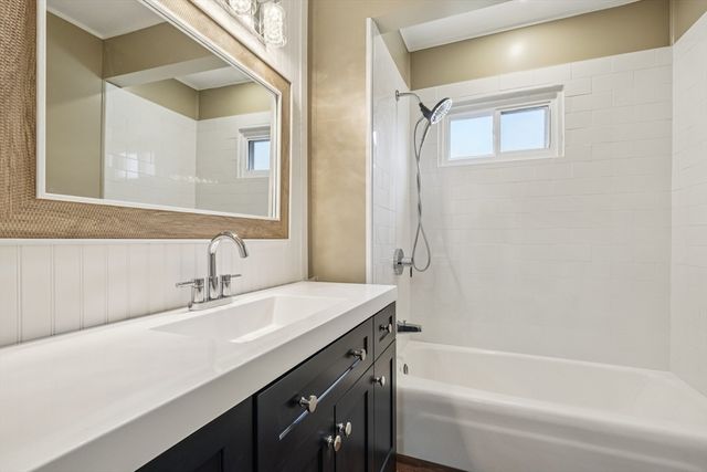 14 Ruthven St, Quincy, MA 02171