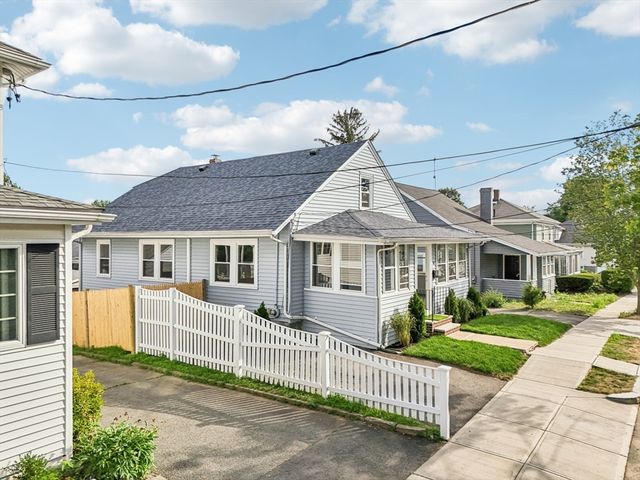 14 Ruthven St, Quincy, MA 02171