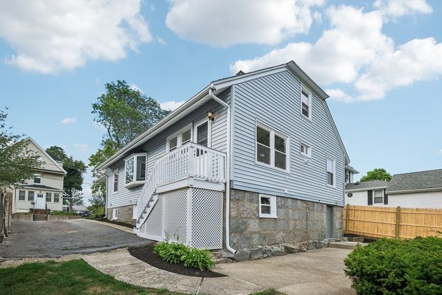 14 Ruthven St, Quincy, MA 02171