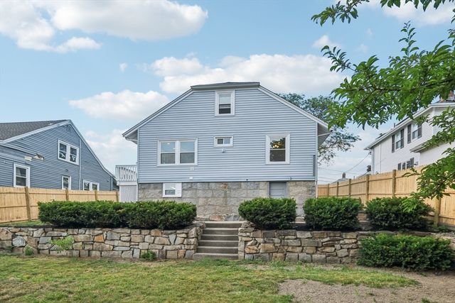 14 Ruthven St, Quincy, MA 02171