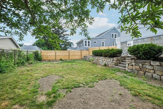 14 Ruthven St, Quincy, MA 02171