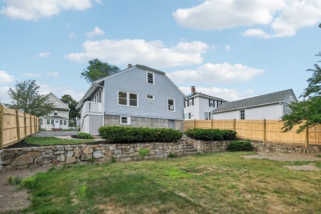 14 Ruthven St, Quincy, MA 02171