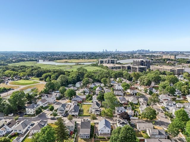 14 Ruthven St, Quincy, MA 02171