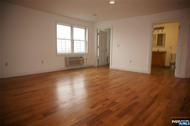 315 7th Street 504, Union City, NJ 07087