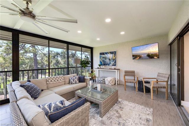 752 Eagle Creek DR 302, Naples, FL 34113